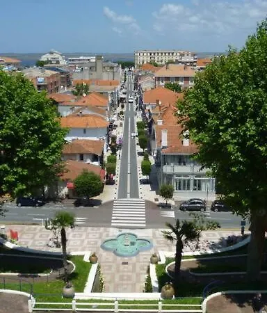 Douillet Proche * Arcachon