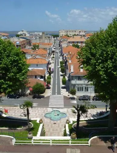 Douillet Proche * Arcachon